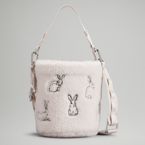 ⭐️BUNDLE⭐️Lululemon New Year (Red belt bag, Rabbit belt bag, Bucket bag & hat) - Picture 4 of 13